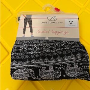 Bobbie Brooks Black and White Paisley Leggings